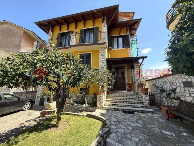 Casa in vendita a Cervinara, Campania