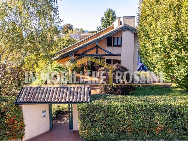 Casa in vendita a Malnate, Lombardia