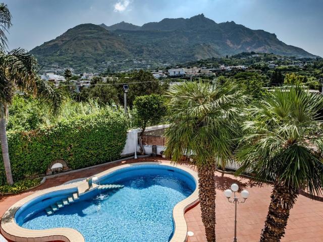 Casa in vendita a Forio, Campania