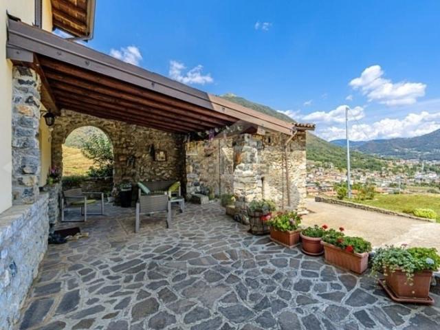 Casa in vendita a Albino, Lombardia