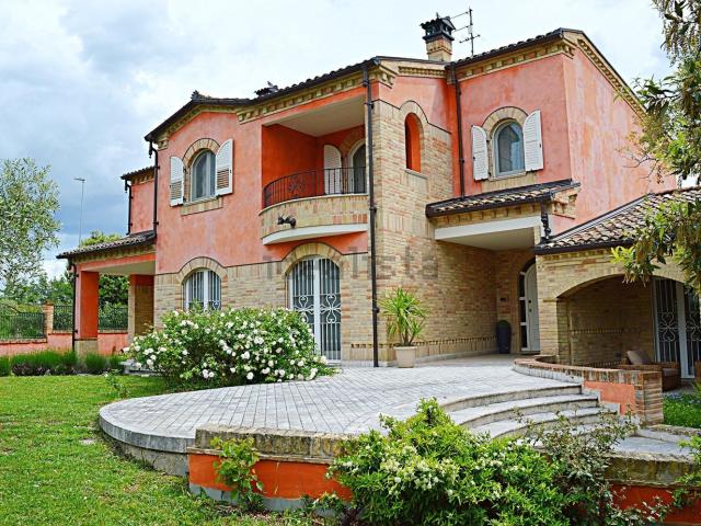 Casa in vendita a Spaccio Bacucco, Recanati