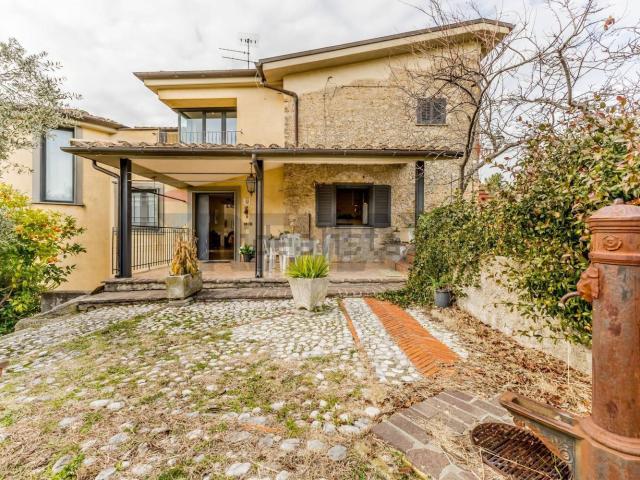 Casa in vendita a Castelnuovo Di Farfa, Lazio