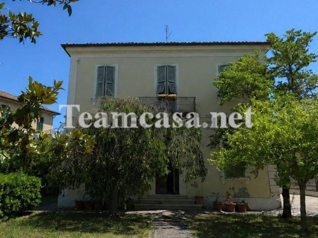 Casa in vendita a Centro Storico, Marche