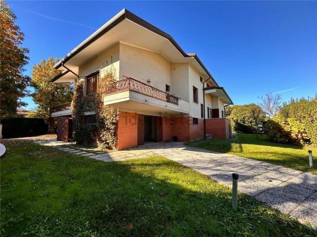 Casa in vendita a Roma Imperiale, Forte Dei Marmi