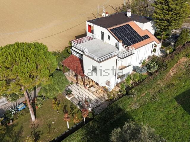 Casa in vendita a Roseto Degli Abruzzi, Abruzzo