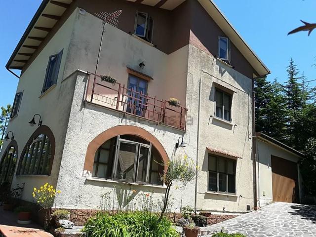 Casa in vendita a Fossato Di Vico, Umbria