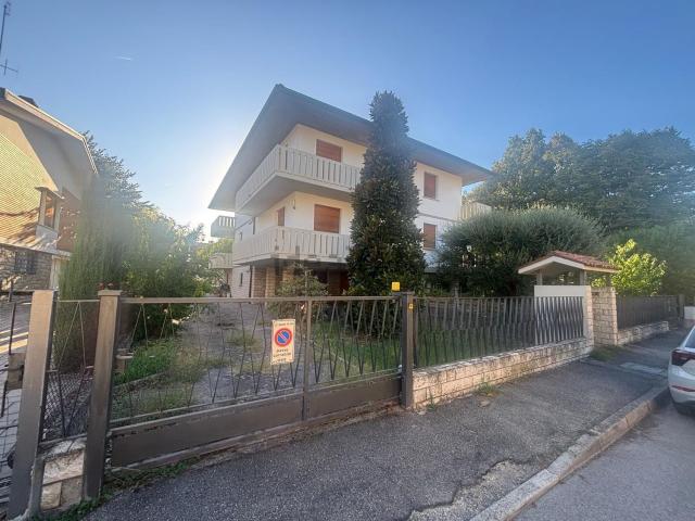 Casa in vendita a Quartiere Spazzoli Campo di Marte Benefattori, Forlì
