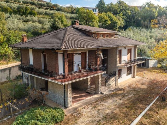 Casa in vendita a Gualdo Cattaneo, Umbria