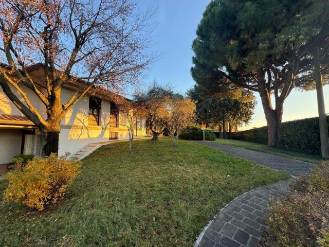 Casa in vendita a Rossano Veneto, Veneto