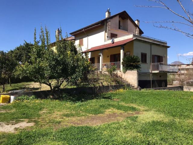 Casa in vendita a Mercato San Severino, Campania