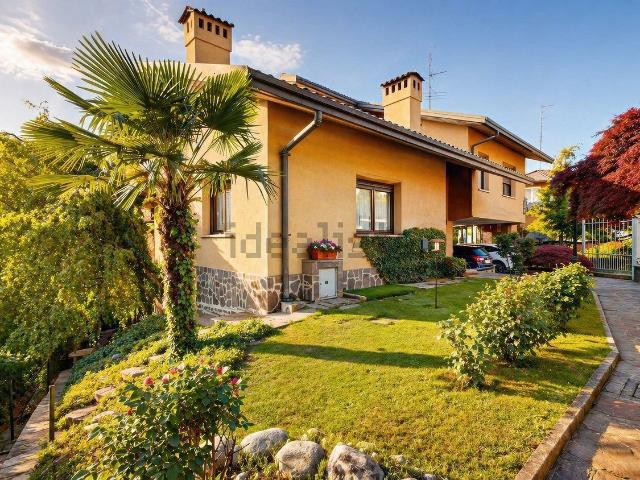 Casa in vendita a Pineta, Tradate