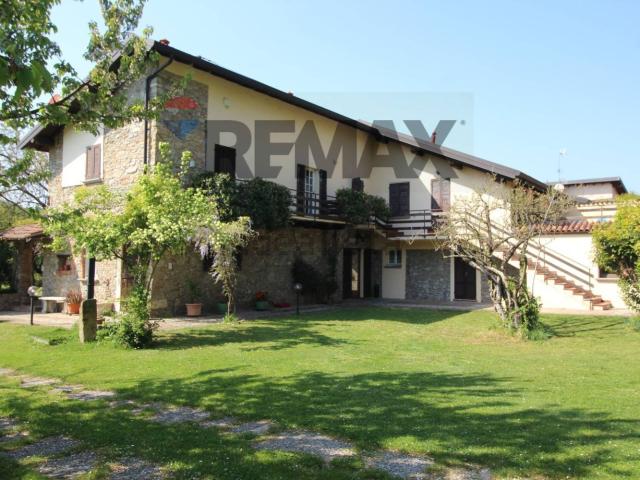 Casa in vendita a Novate Brianza, Merate