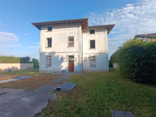 Casa in vendita a Lomagna