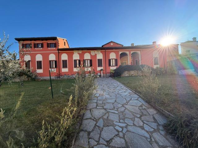 Casa in vendita a Varzi, Lombardia
