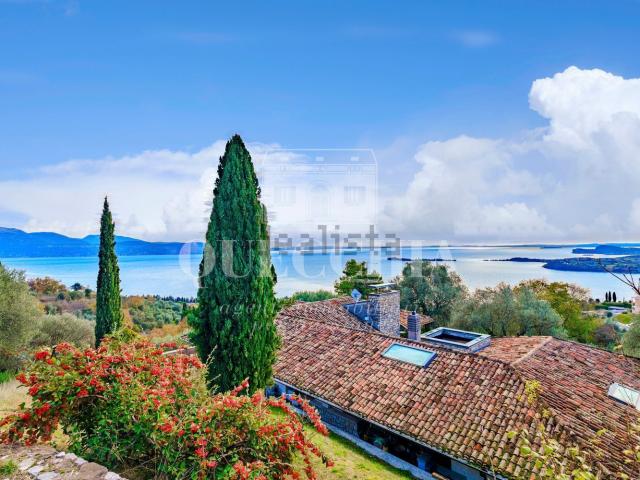 Casa in vendita a Comunità Montana Parco Alto Garda bresciano, Gardone Riviera