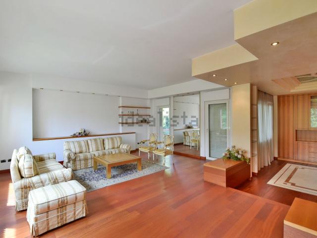 Casa in vendita a Seveso, Lombardia