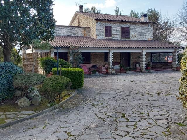 Casa in vendita a Uvaiolo, Marche