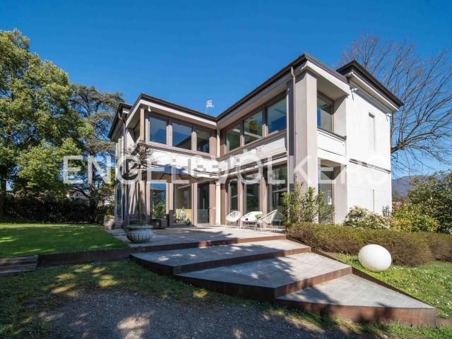 Casa in vendita a Biandronno, Lombardia