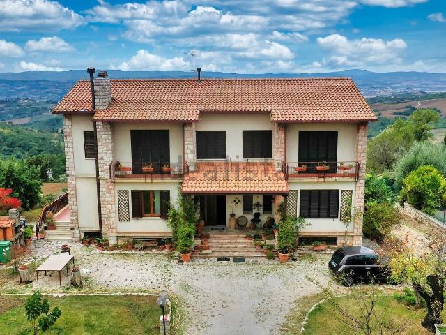Casa in vendita a Gualdo Cattaneo, Umbria