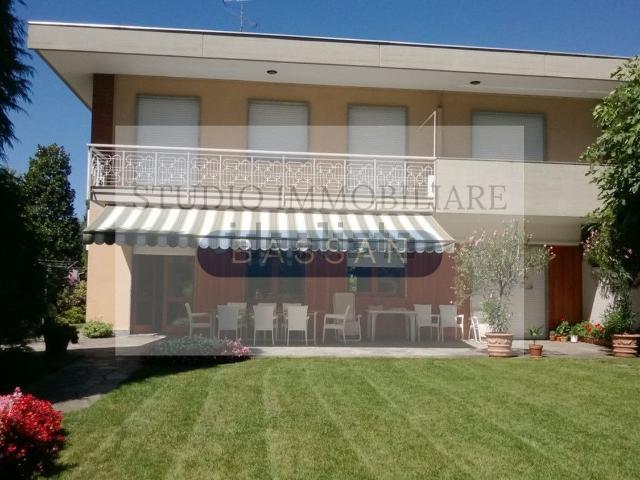 Casa in vendita a Lonate Pozzolo, Lombardia