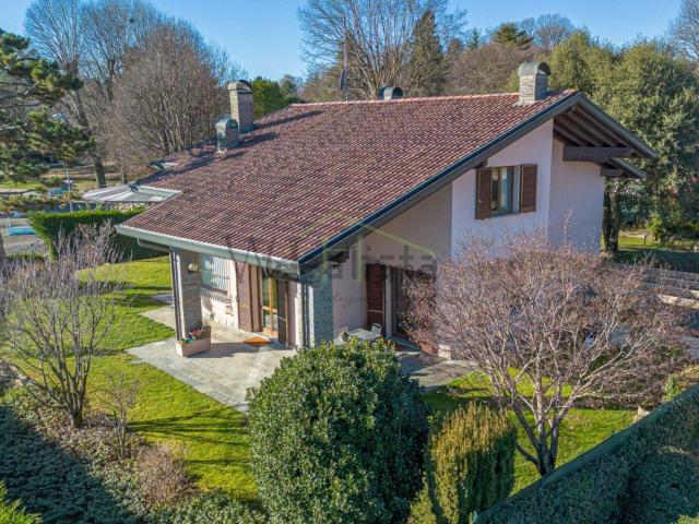 Casa in vendita a Montorfano, Lombardia