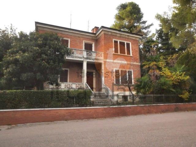 Casa in vendita a Molinaccio, Marche