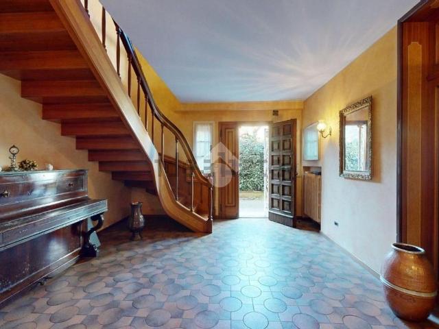 Casa in vendita a Cento, Ferrara