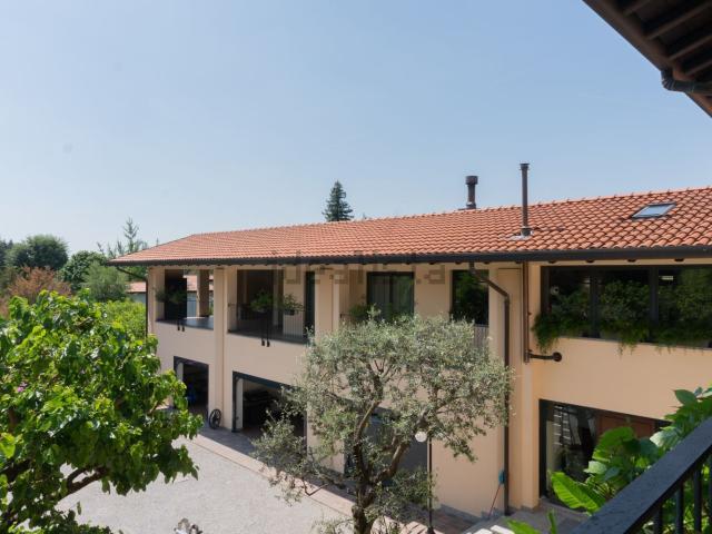 Casa in vendita a Venegono Superiore, Lombardia