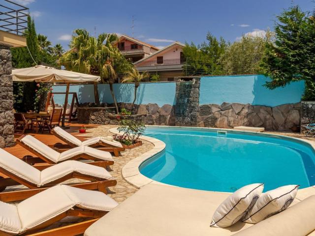 Casa in vendita a Aci Sant'antonio, Sicilia