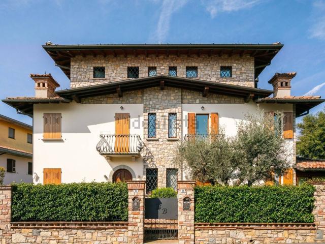 Casa in vendita a Erbusco, Lombardia