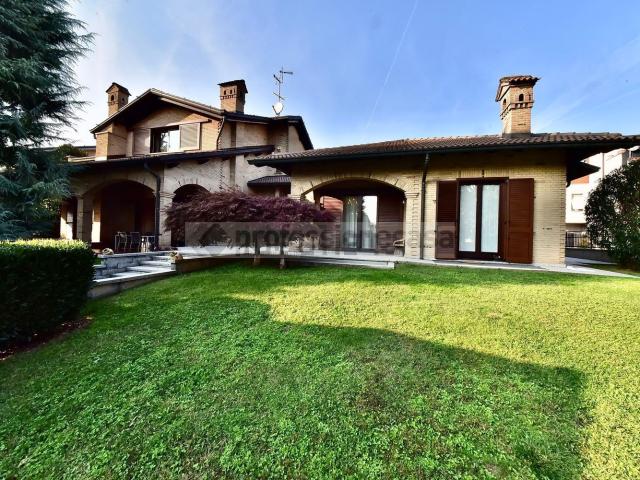 Casa in vendita a Nova Milanese, Lombardia