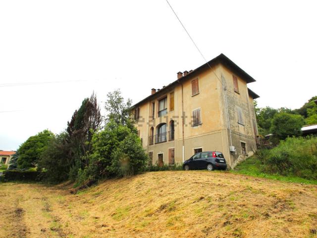 Casa in vendita a Sirtori, Lombardia
