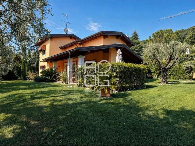 Casa in vendita a Lonato, Lombardia