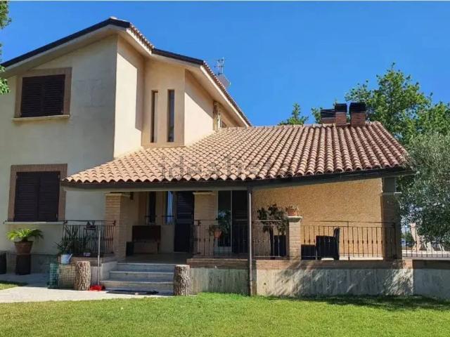 Casa in vendita a Unione dei Comuni della Val Vibrata, Ancarano