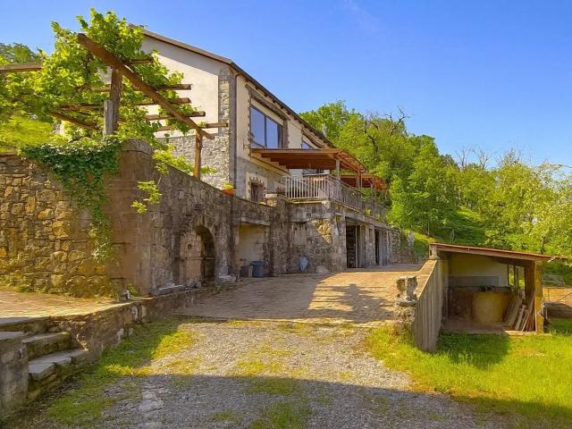 Casa in vendita a Varese Ligure, Liguria