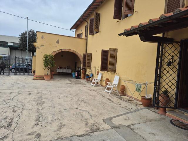 Casa in vendita a Fontanelle, Prato