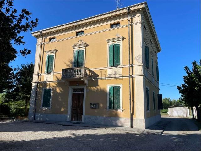 Casa in vendita a Tre Olmi, Modena