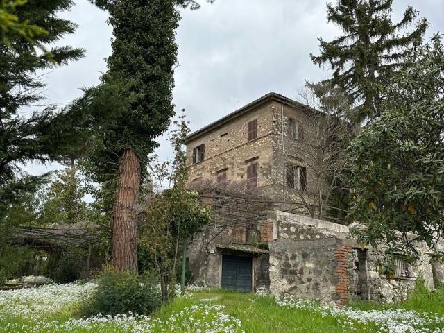 Casa in vendita a Serrone, Lazio