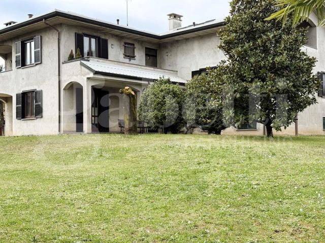 Casa in vendita a Gerenzano, Lombardia