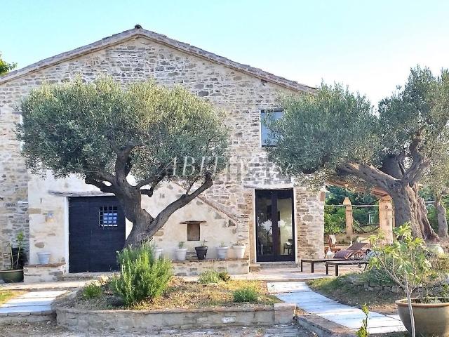 Casa in vendita a Pozzo, Marche