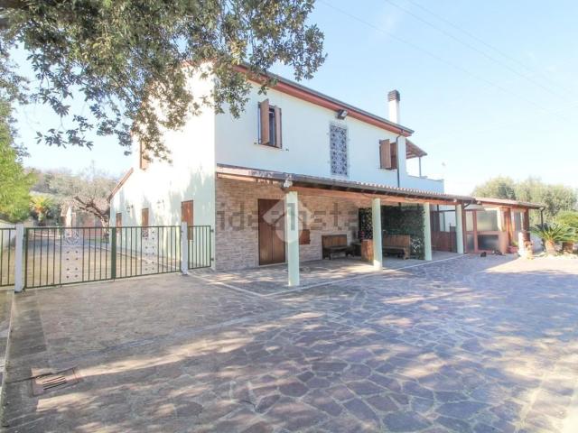 Casa in vendita a Santa Lucia, Marche