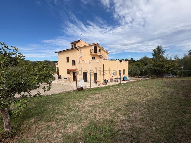 Casa in vendita a Carbognano, Viterbo