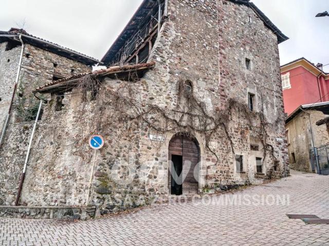 Casa in vendita a Primaluna, Lombardia