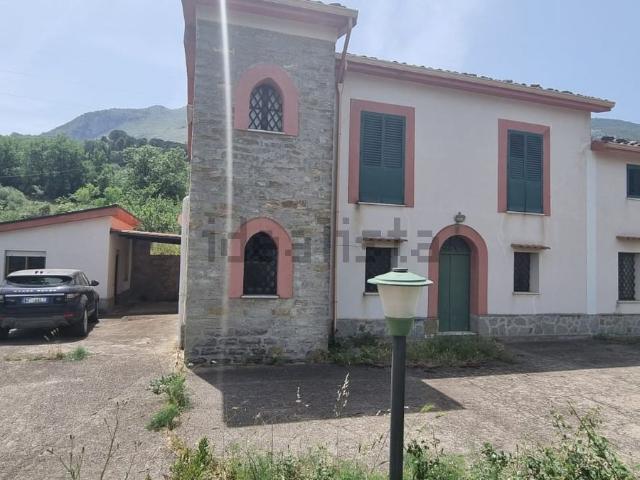 Casa in vendita a Castelbuono, Sicilia