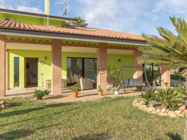 Casa in vendita a Martinsicuro, Teramo
