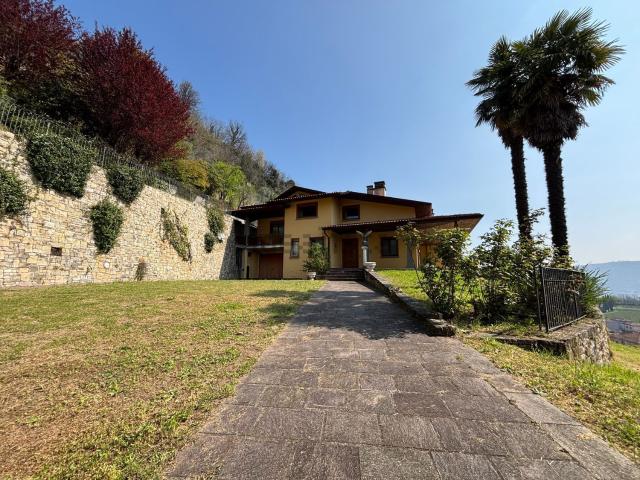 Casa in vendita a Villongo, Lombardia