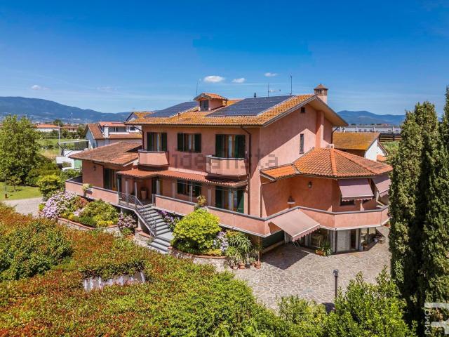 Casa in vendita a Quarrata, Toscana