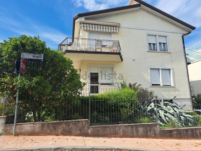 Casa in vendita a Desenzano Del Garda, Brescia