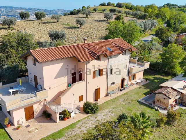 Casa in vendita a Unione dei Comuni della Val Vibrata, Controguerra