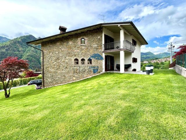 Casa in vendita a Parre, Lombardia